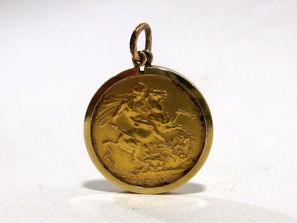 Appraisal: Edward VII head sovereign pendant dated in ct gold mount