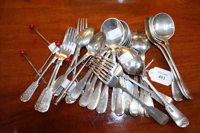 Appraisal: FOUR VICTORIAN IRISH FIDDLE PATTERN SILVER DESSERT SPOONS Dublin by