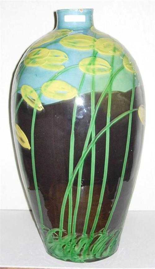 Appraisal: MAX LAEUGER - GRAND VASE Art Nouveau Allemagne vers Terre