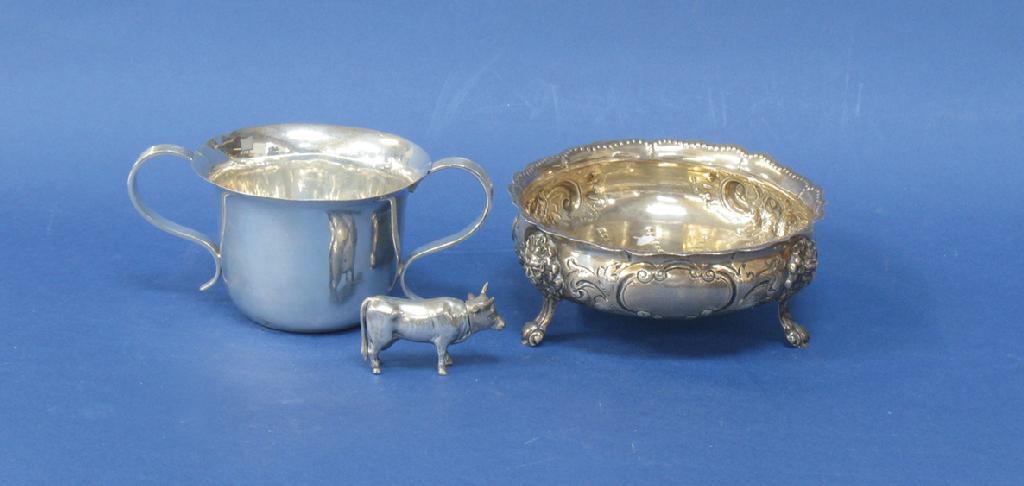 Appraisal: A VICTORIAN SUGAR BOWL of shaped circular form with a