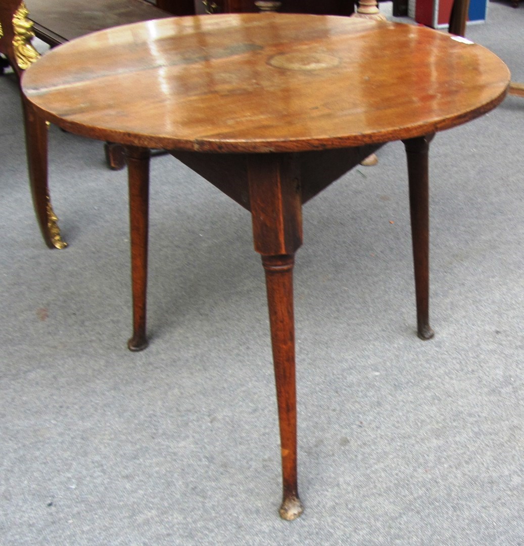 Appraisal: A George III oak cricket table on a trio of