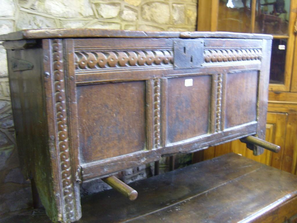 Appraisal: A Georgian oak coffer with rising lid the front elevation