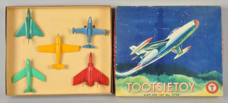 Appraisal: Diecast Tootsietoy No Airplane Set Includes five airplanes Very minor