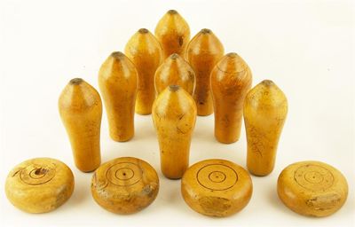 Appraisal: A set of nine turned boxwood skittles in cm h