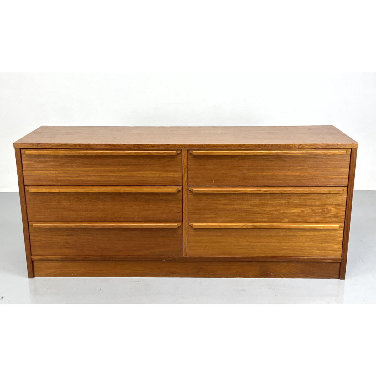 Appraisal: Danish Modern Teak double dresser credenza Unmarked Dimensions H inches