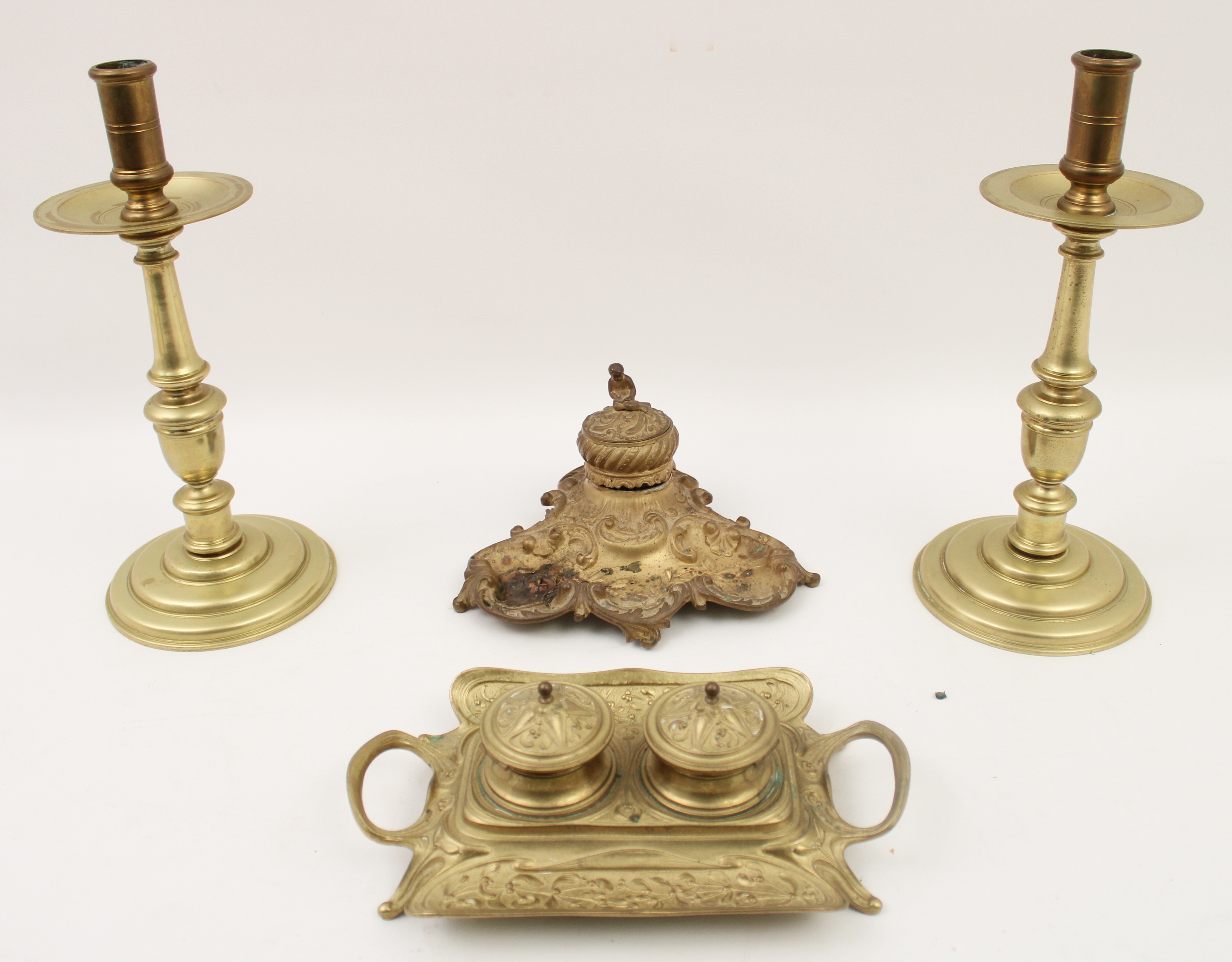 Appraisal: GROUP OF BRASS DECORATIVE ITEMS Group of brass decorative items