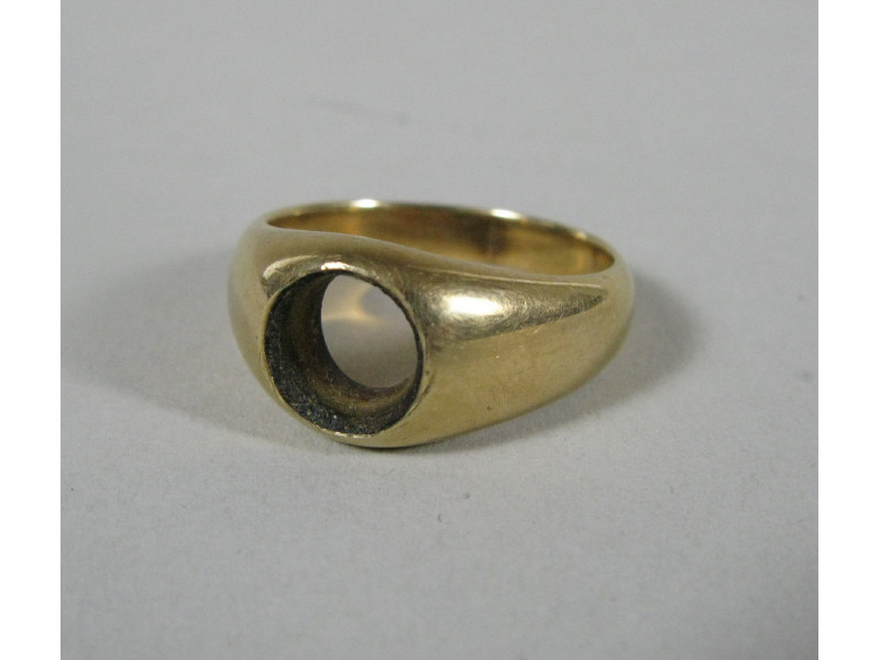 Appraisal: K Gold Gentleman's Ring K yellow gold setting without stone