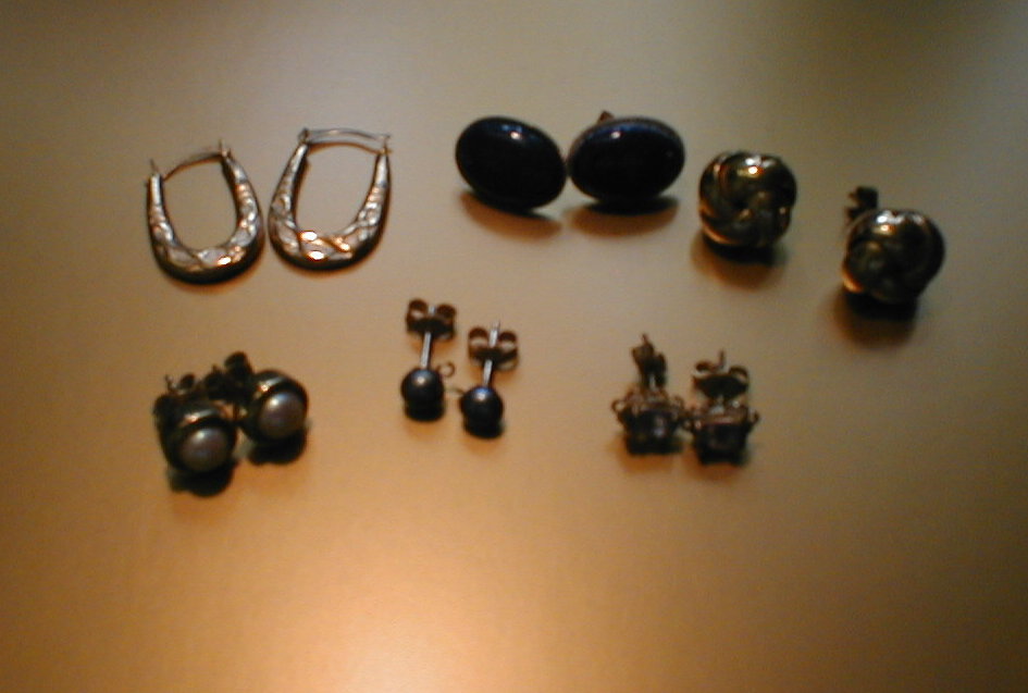 Appraisal: Six pairs of assorted gold earrings