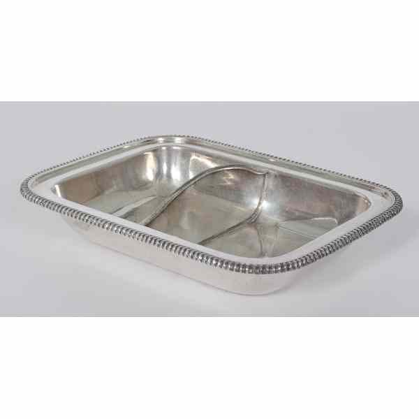 Appraisal: Silverplated Vegetable Dish American A silver-plated vegetable dish with divider