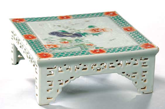 Appraisal: ANTIQUE FAMILLE VERTE STAND Antique Chinese Famille Verte enameled porcelain