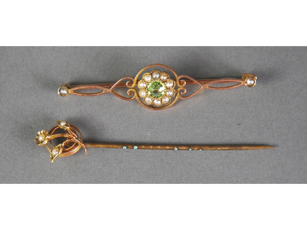 Appraisal: ct GOLD OPEN WORK BAR BROOCH set with centre peridot