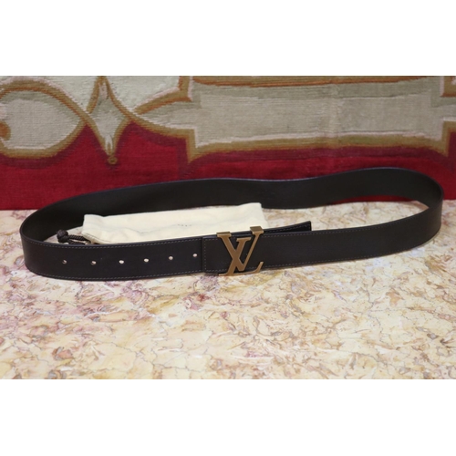 Appraisal: Louis Vuitton initiales brown leather belt with dust cover approx