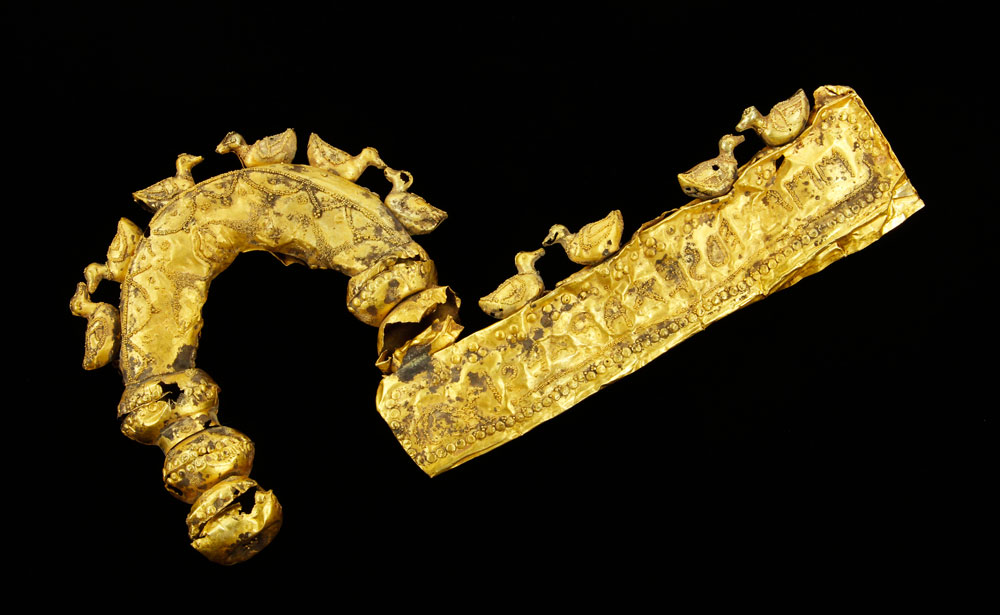 Appraisal: - K Gold Fibula K gold fibula decorated with a