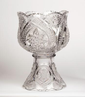 Appraisal: A large cut glass punch bowl with serrated border with