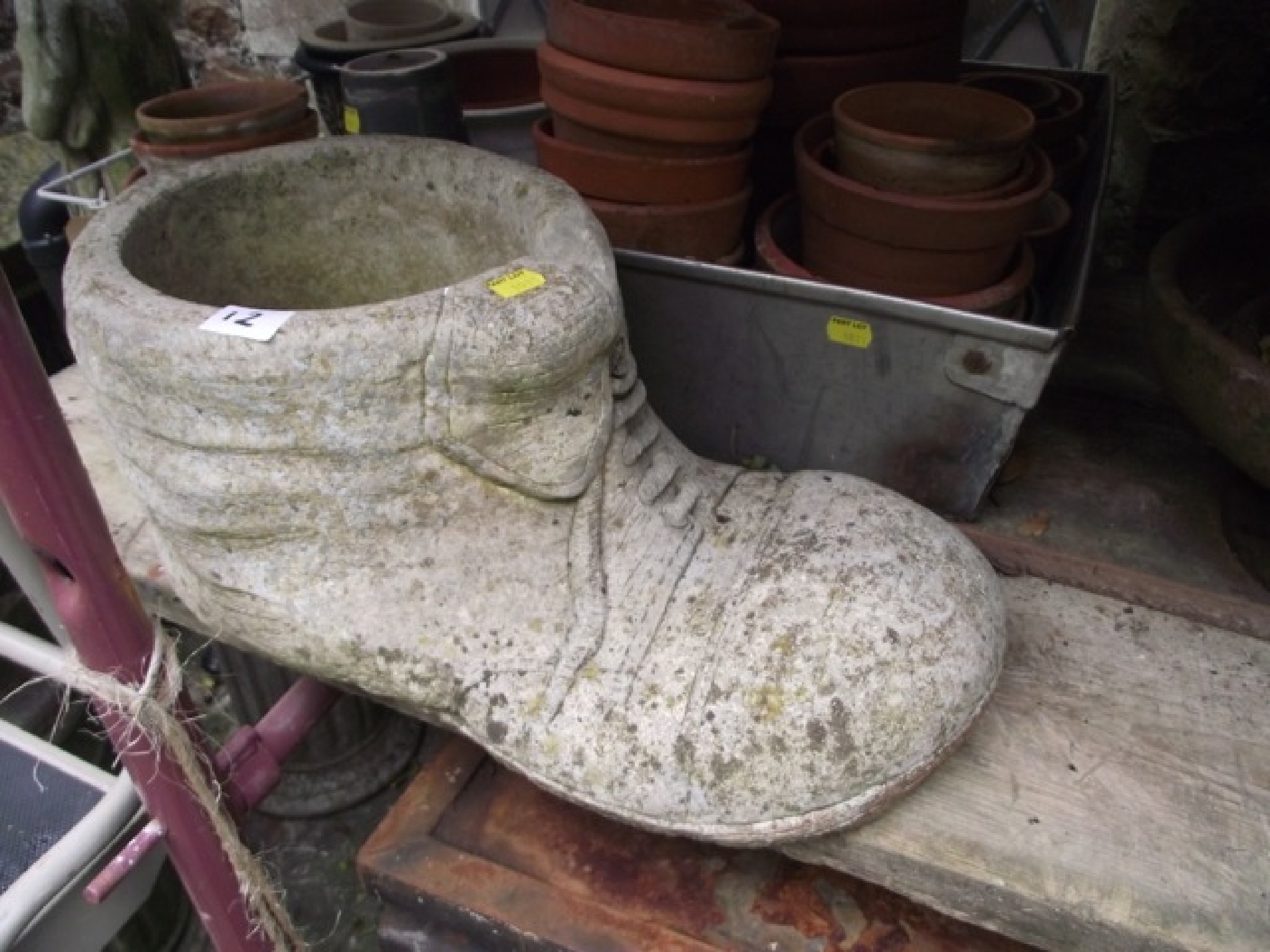 Appraisal: A quantity of mainly reclaimed teracotta flower pots of varying