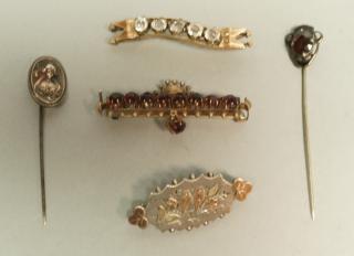 Appraisal: pc Victorian Jewelry Lot Bar pin w red stones bar