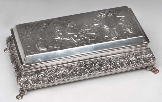 Appraisal: A DUTCH SILVER TRINKET BOX sides chased with scroll and