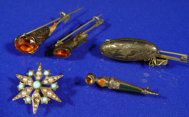 Appraisal: Quantity of Scottish hard stone silver brooches etc