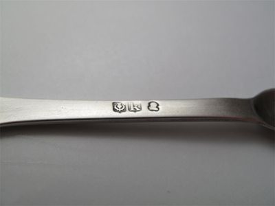 Appraisal: JOHN HERON A pair of oar sugar tongs with fluted