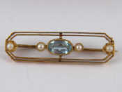 Appraisal: A carat gold aquamarine and seed pearl bar brooch stone