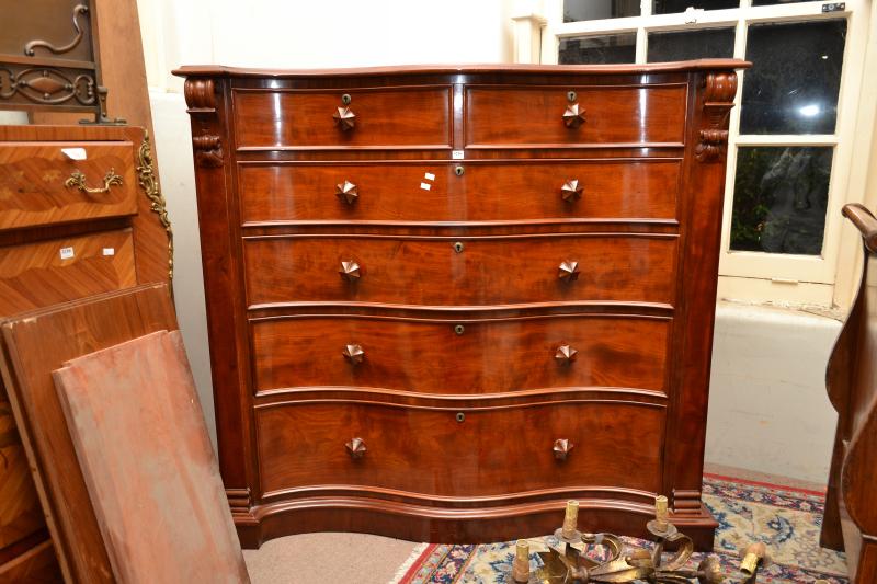 Appraisal: A LOVELY SERPENTINE FRONTED VICTORIAN SIX DRAWER CHEST A LOVELY