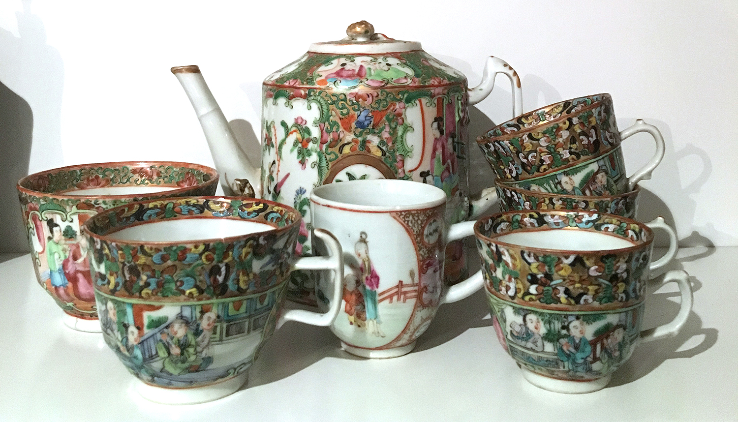 Appraisal: A GROUP OF CANTONESE FAMILLE ROSE PORCELAIN TH CENTURY AND