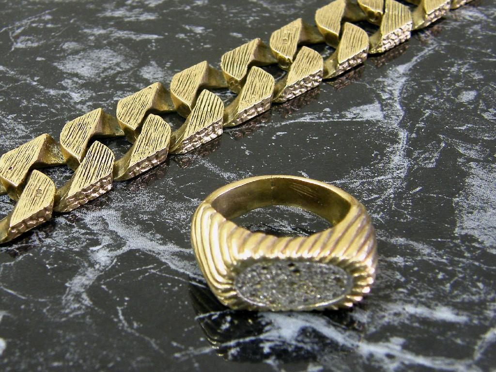 Appraisal: - - -A ct curb bracelet and a ring gm