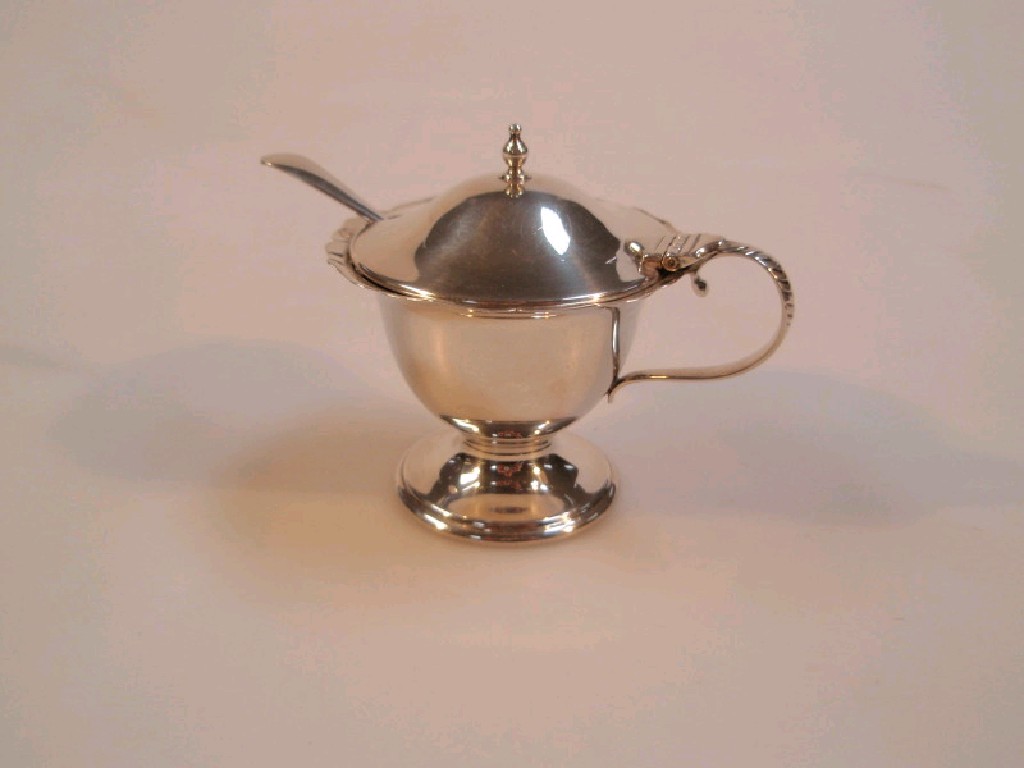 Appraisal: An Edwardian silver mustard pot with blue glass liner and