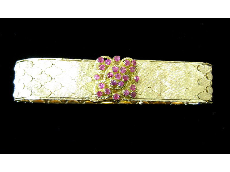 Appraisal: GOLD BRACELET WITH RUBIES k yellow gold mesh bracelet with