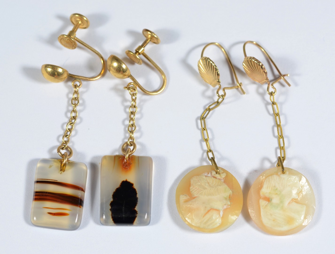 Appraisal: pr K YG earrings round cameo discs x agate tablets