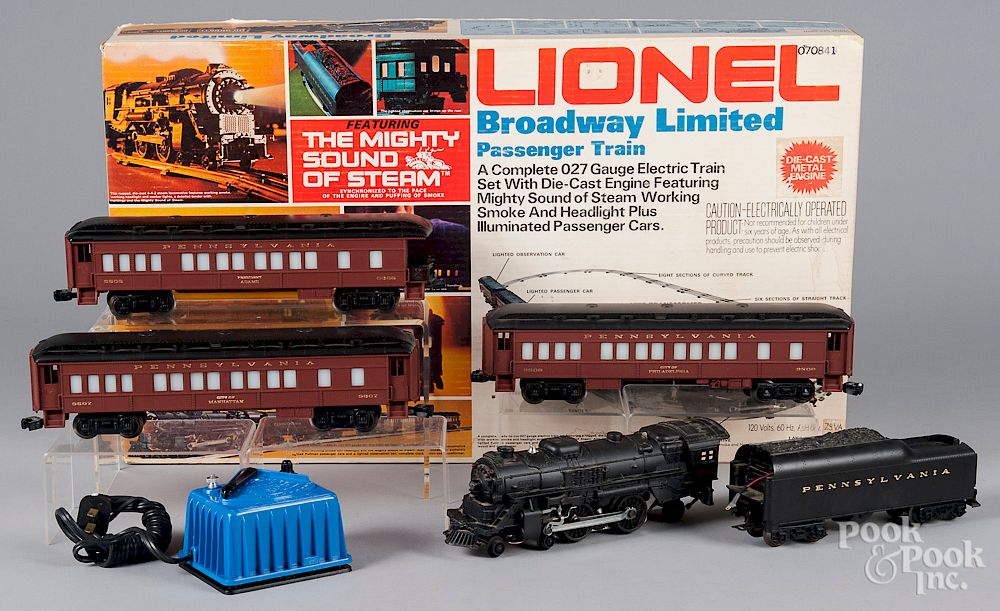 Appraisal: Two Lionel five-piece train sets Two Lionel five-piece train sets