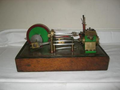 Appraisal: A hand made horizontal mill type engine single cylinder with