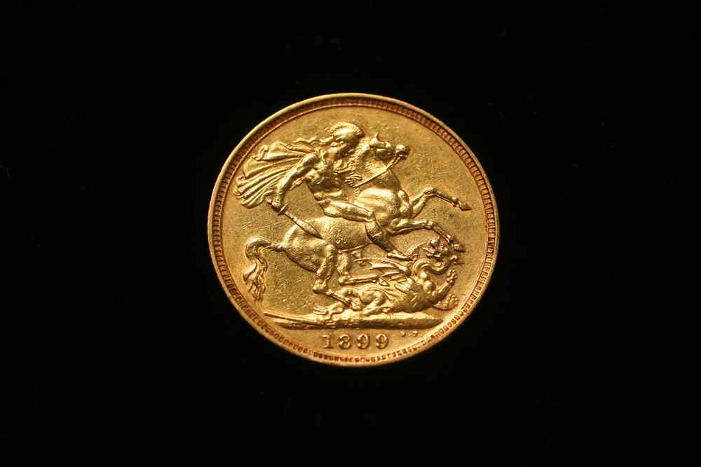 Appraisal: COIN - English gold sovereign ungraded