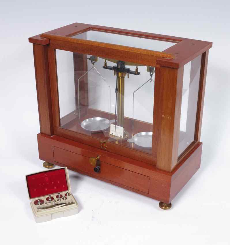 Appraisal: SEEDERER KOHLBUSCH MAHOGANY CASE BALANCE SCALE Sold with weights from