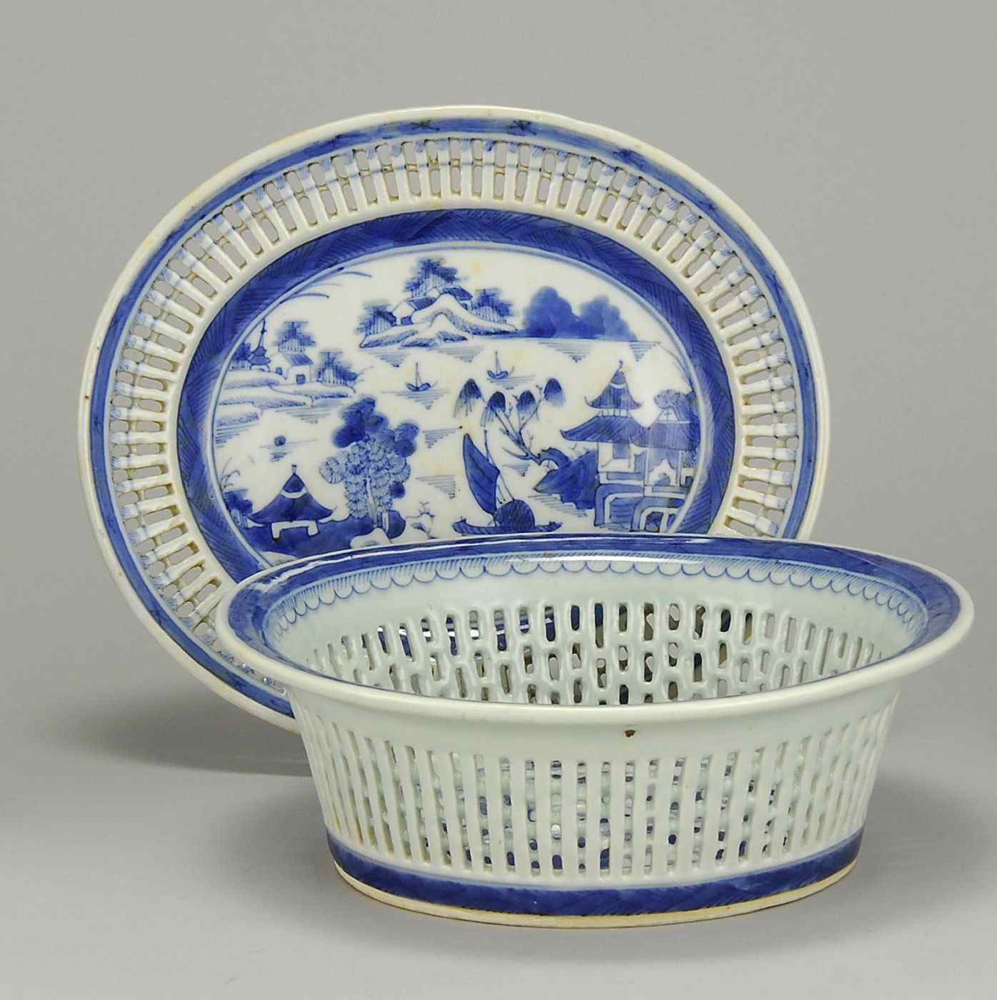 Appraisal: CHINESE EXPORT CANTON CHESTNUT BASKET WITH UNDERTRAY th CenturyIn blue