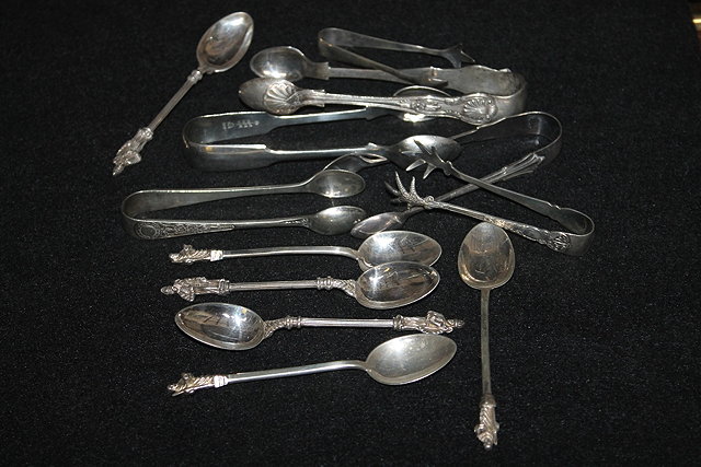 Appraisal: A SET OF SIX SILVER APOSTLE SPOONS grams together with