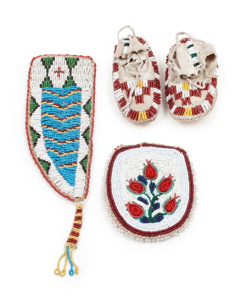 Appraisal: A Collection of Plains Beaded Items overall length of sheath