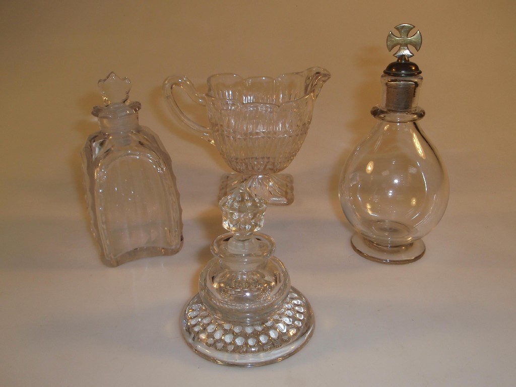 Appraisal: A thC cut glass scent bottle of square shouldered form