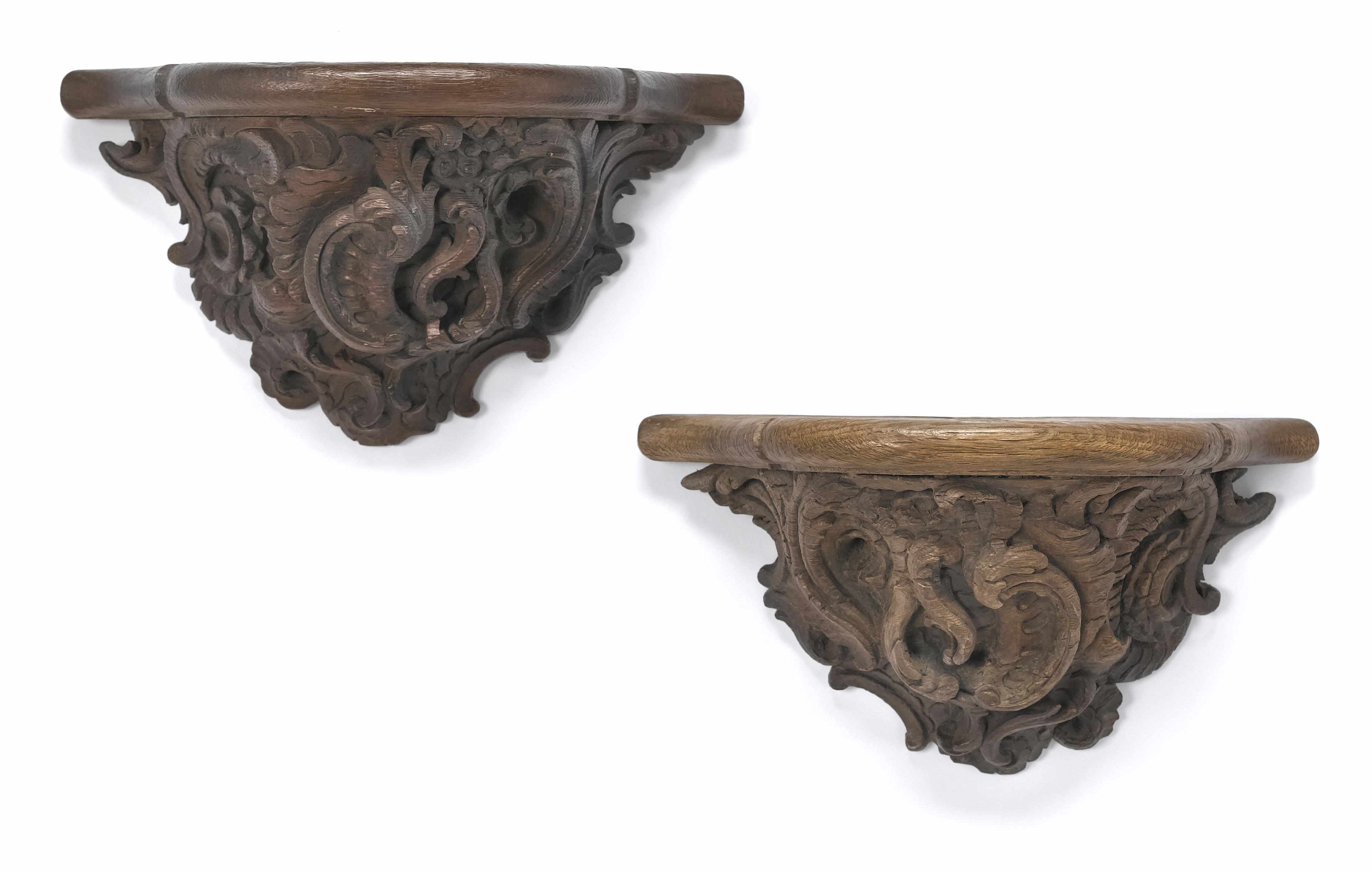 Appraisal: A pair of Rgence carved oak wall brackets first quarter