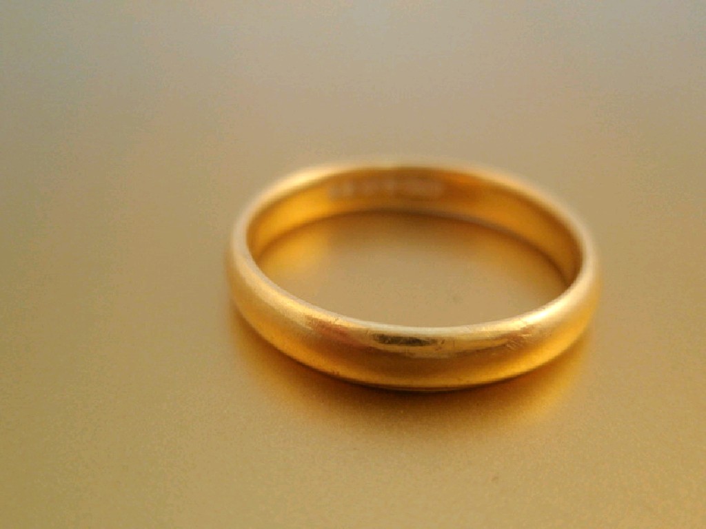 Appraisal: A ct gold wedding band g