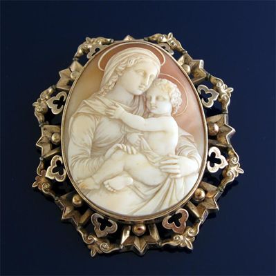 Appraisal: A carved shell cameo brooch depicting the Madonna and Child