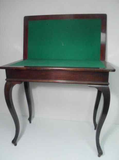 Appraisal: Mahogany flip top game table with a green felt game