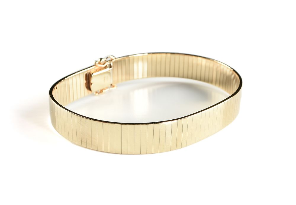 Appraisal: AN ITALIAN K YELLOW GOLD OMEGA BRACELET AN ITALIAN K