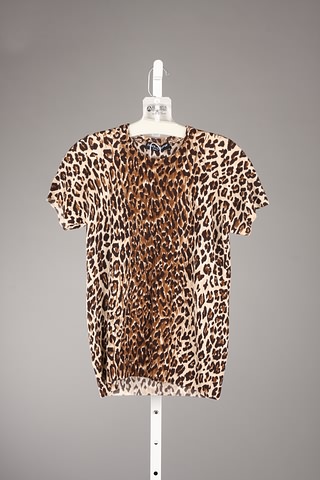 Appraisal: Dolce Gabanna leopard print cashmere short sleeve sweater Size M