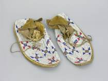 Appraisal: Pair of Beaded Sioux Hide Moccasins Lakota Tribe circa Pair