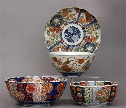 Appraisal: FOUR JAPANESE IMARI PORCELAIN TABLE ARTICLES Comprising graduated lobed bowls