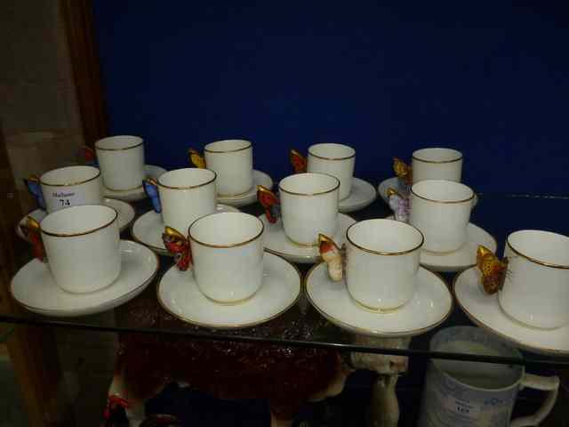 Appraisal: A SET OF TWELVE ROYAL WORCESTER CUPS AND SAUCERS with