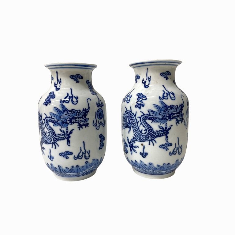 Appraisal: Pair Of th Century Chinese Porcelain Vases Pair Of th