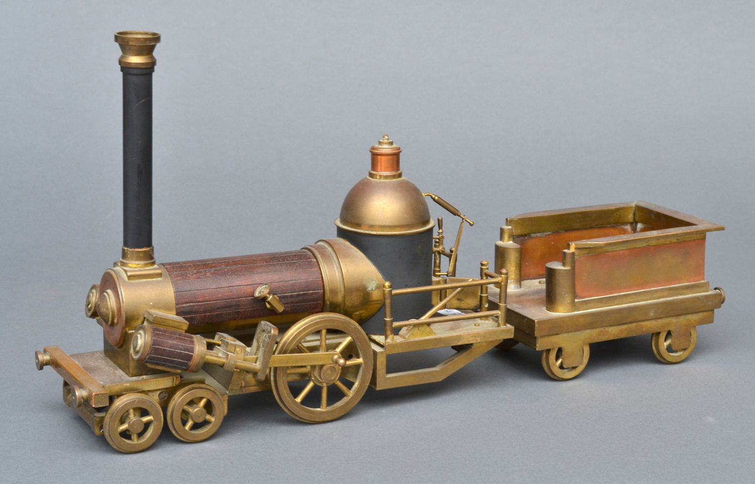 Appraisal: A MODEL STEAM LOCOMOTIVE AND TENDER IN TURNED BRASS AND