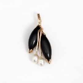 Appraisal: A ct gold freshwater pearl and onyx set pendant length